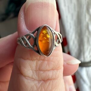 Stunning Celtic ring with stone